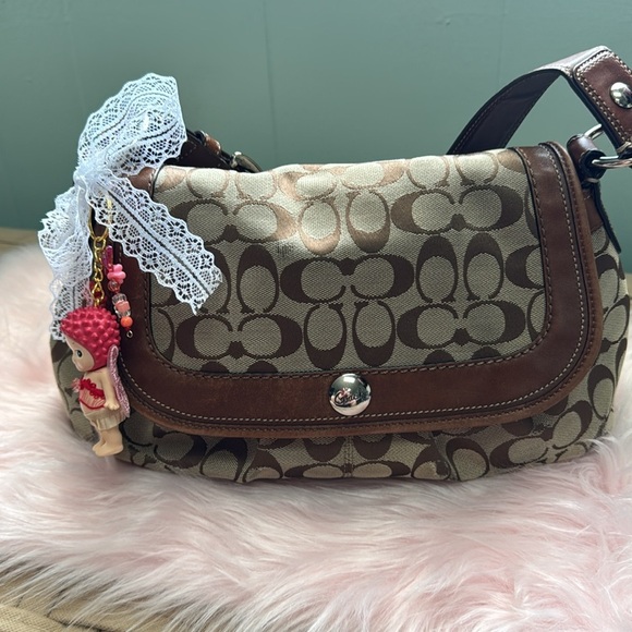 Coach Vintage Tan and Brown Signature Shoulder Bag - Picture 8 of 16